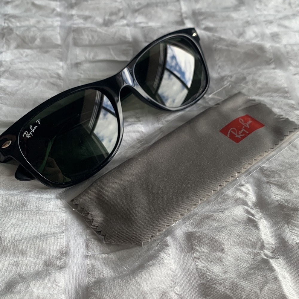 New Polarized Black Ray-Ban New Wayfarers Cleaning Cloth Included